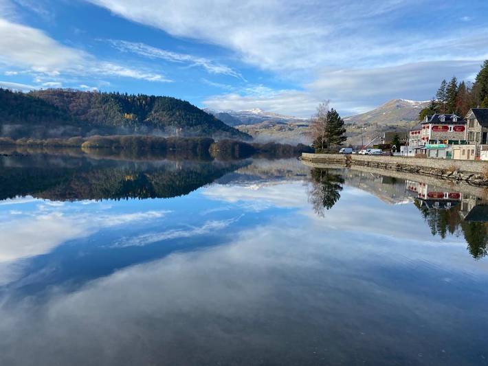 Hôtel pour 5 personnes, avec vue ainsi que jardin et vue sur le lac, animaux acceptés dans Lac Chambon - 2
