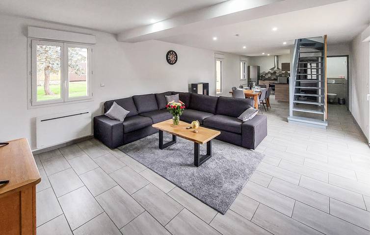 Charmant appartement avec terrain de pétanque, télévision et parking, près de la rivière L'Epte in Saint-Germer-de-Fly, Oise