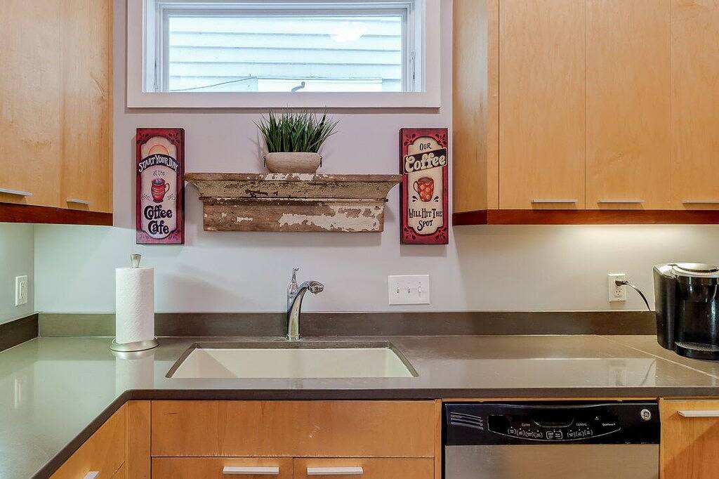 Southern Charmer•Historic Downtown•Private Porch in Savannah, Chatham County