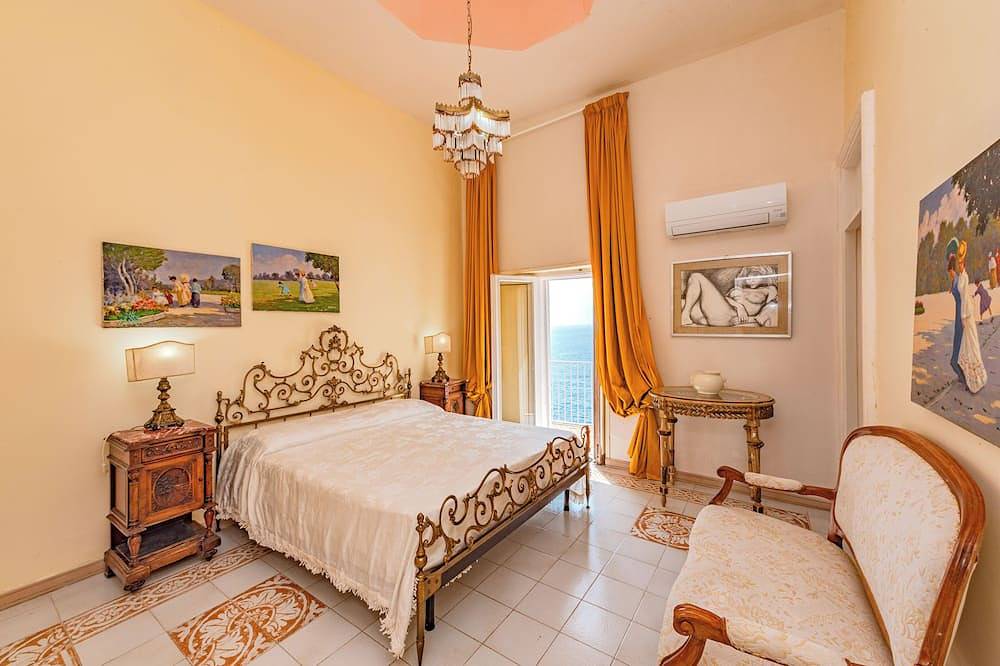 Villa Alba with a sea view in Furore, Amalfiküste