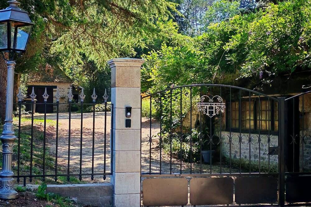 Gîte Le Pigeonnier, Urval, quiet and wooded surroundings, Périgord Noir in Urval, Périgord Pourpre