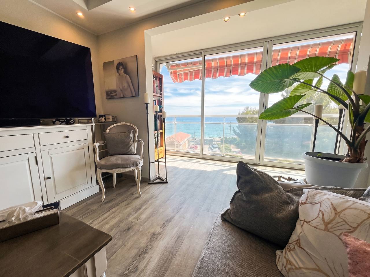 Appartement entier, Appartement lumineux avec jacuzzi à Cannes 60 m² in Cannes La Bocca, Cannes