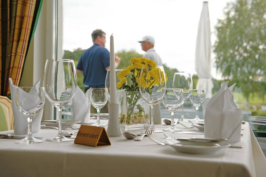 Golfresort Semlin am See - Waldblick Einzelzimmer mit Du oder Bad, Wc, Frühstück und Abendessen in Semlin, Rathenow