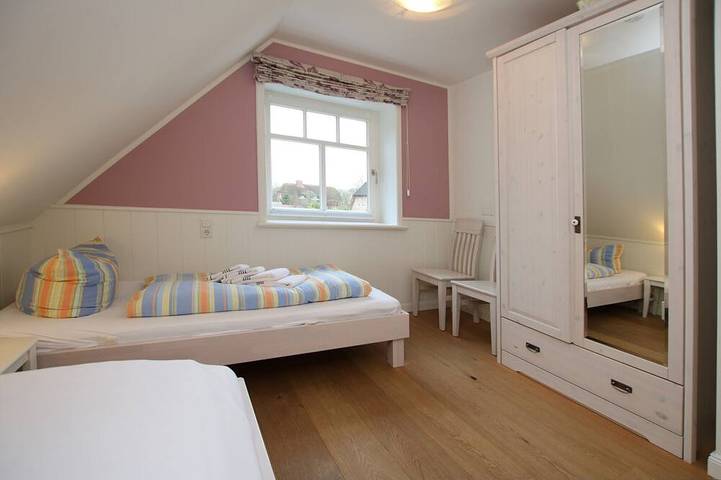 Ganze Wohnung, Komfort Ferienwhg. in Wyk, 4 Personen, Og in 2- Familienhaus, 3 Zimmer, ca. 65m² in Nordfriesische Inseln (Schleswig-Holstein) (Schleswig-Holstein), Wyk auf Föhr