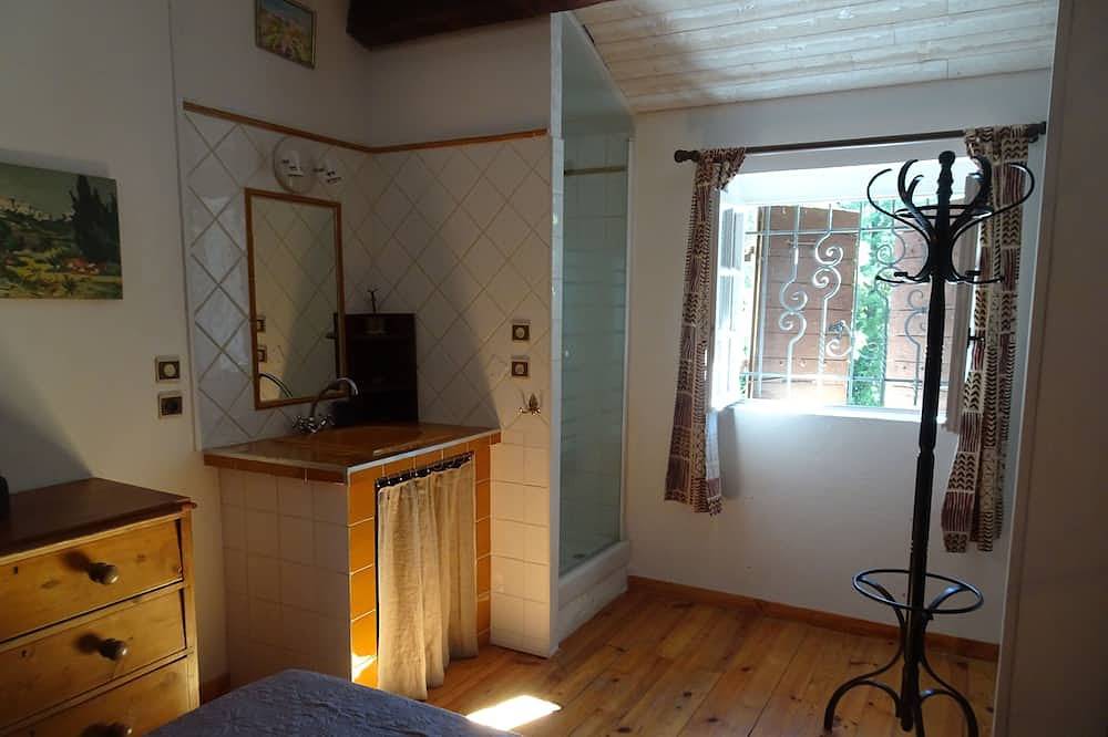 Petit mazet provençal avec piscine privée. Idéal pour les amoureux de la nature. in Pernes-les-Fontaines, Parc naturel régional du Mont-Ventoux
