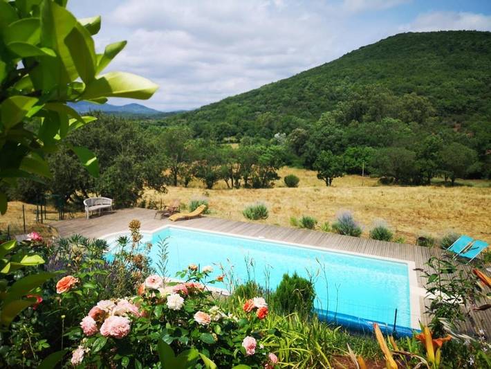 Location de vacances pour 2 personnes, avec vue ainsi que piscine et jardin à La Tour-sur-Orb - 2