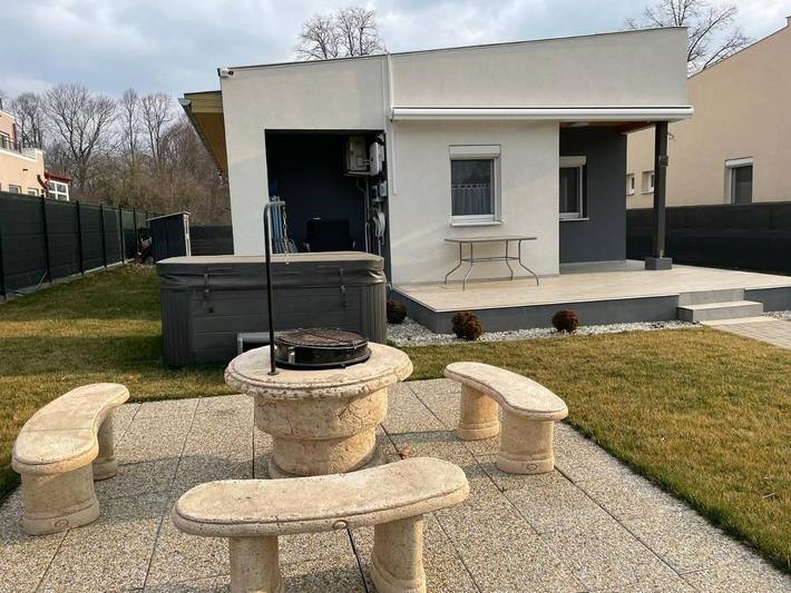Villa für 8 Personen, mit Whirlpool und Terrasse sowie Garten am Balaton