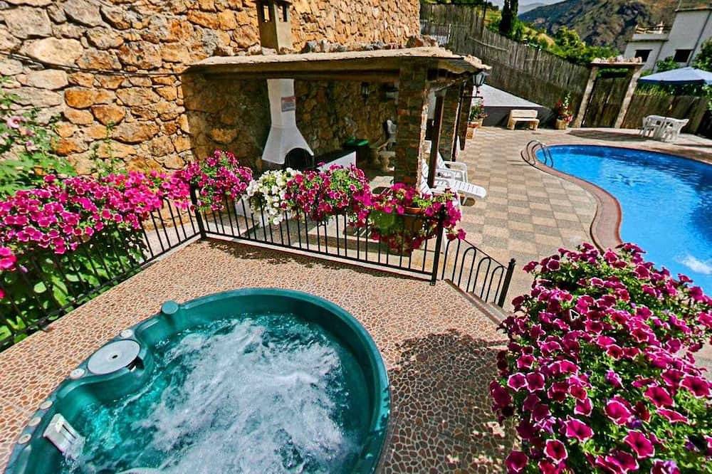 Entire apartment, Aloj. Rural La Ermita for 2 people with Spa and Jacuzzi in Mecina Bombarón, Alpujarra de la Sierra
