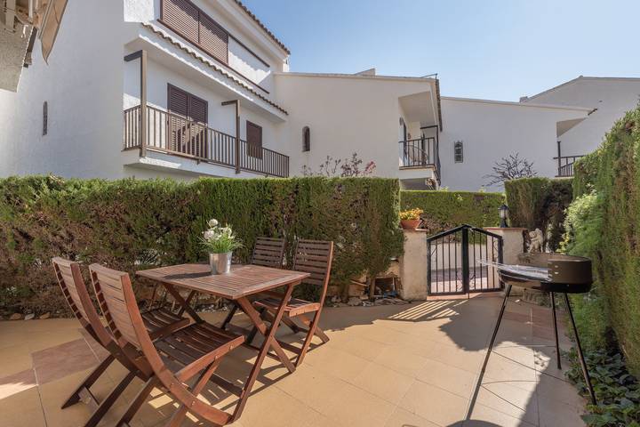 Apartamento entero, Apartamento 'Casita Blanca Frente al Mar' con vistas al mar, piscina , Aire Acondicionado y Wi-Fi in Cala dels Vienesos (Miami Playa), Miami Playa