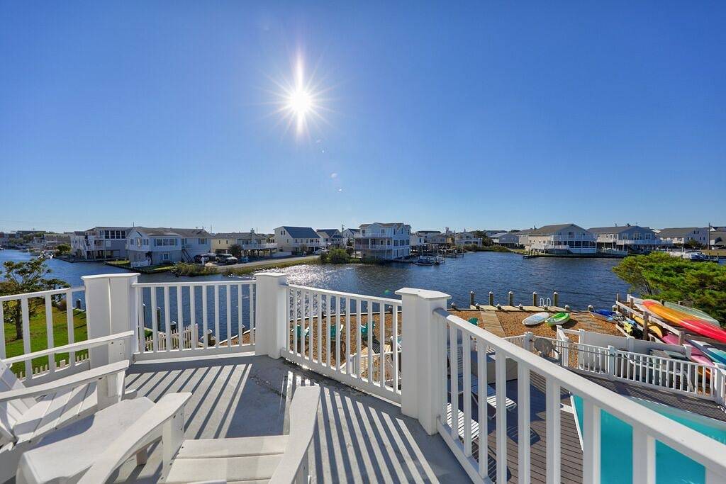 The Sunset House, Bayfront home with many amenities in Fenwick Island, Sussex County (Delaware)