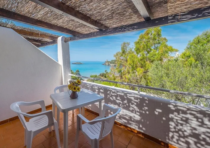 Appart’hôtel pour 3 personnes, avec jardin ainsi que vue et piscine, animaux acceptés - 1