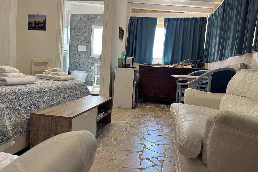 Villa Mediterranea with private parking in Trani, Barletta-Andria-Trani