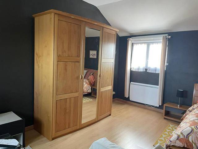 Appartement de vacances entier, Large Double Room in La Guierche, Sarthe