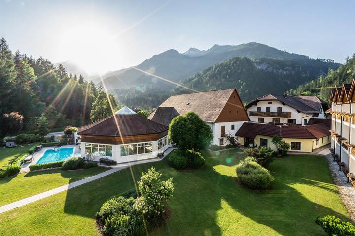 Hotel für 4 Personen, mit Balkon und Terrasse sowie Whirlpool und Garten in Hinterstoder-Höss