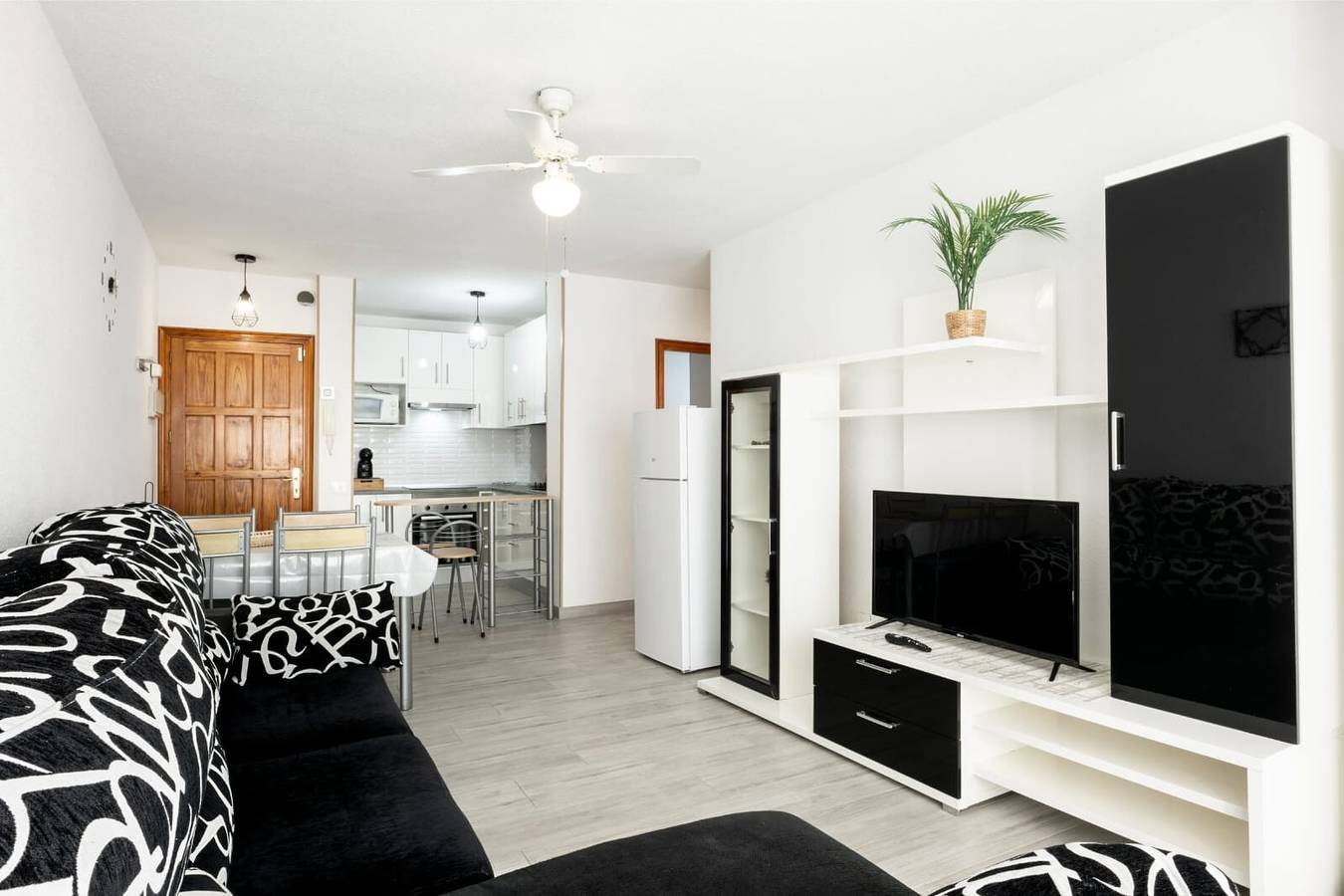 Apartamento entero, Casa Vacacional 'Los Abrigos Sea View' con Vistas al Mar, Balcón y Wi-Fi in Los Abrigos, Granadilla de Abona