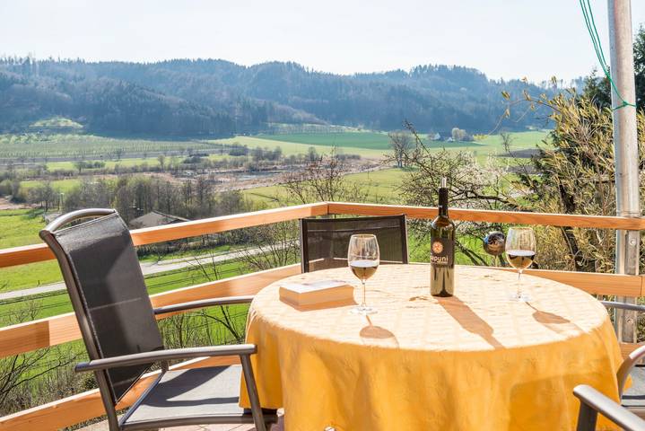 Gîte pour 3 personnes, avec jardin ainsi que jacuzzi et sauna à Owingen - 2
