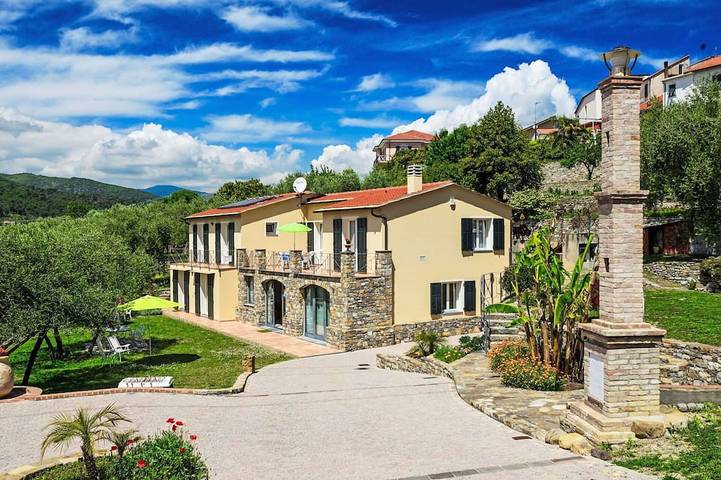 Villa pour 4 personnes, avec jardin, animaux acceptés à Imperia