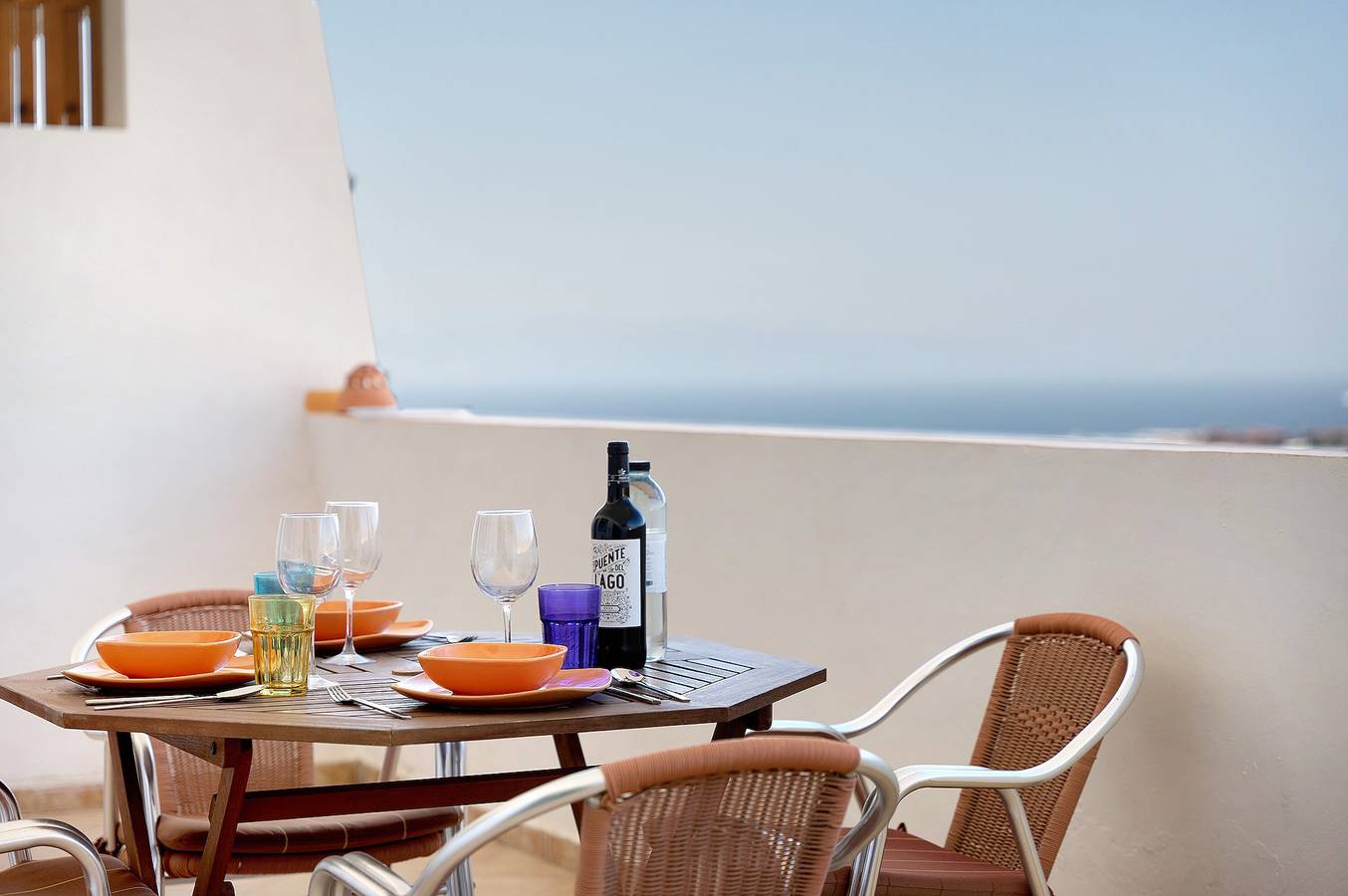 Apartamento entero, Apartamento de vacaciones 'Roque Del Conde Sunset View' con vistas al mar, piscina y Wi-Fi in Adeje, Tenerife Sur