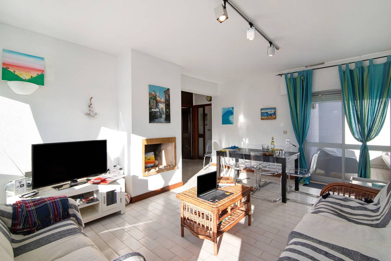Entire apartment, Apartment 'Good Wave House' Vilamoura-Algarve. Central, spacious, bright and pleasant balconies in Quarteira, Faro District