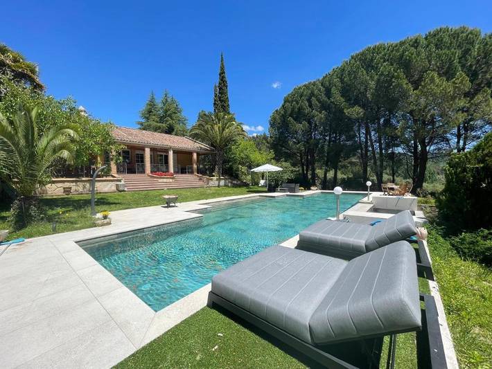 Casa de vacaciones para 15 personas, con jardín además de vistas y piscina - 1