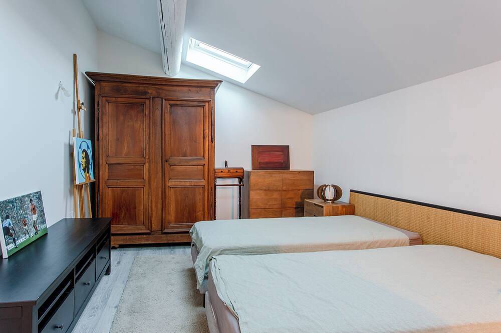 Village house, 98m2, 2 bedrooms, terrace, swimming pool, air-conditioned, private parking in Fontvieille, Arles und Umgebung