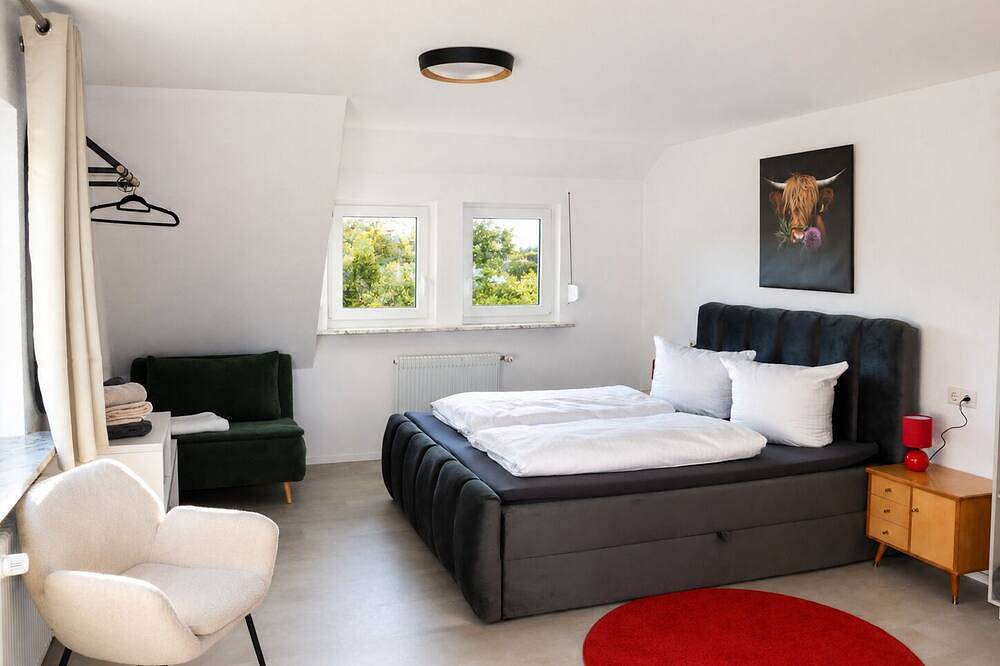Stilvolles Schwarzwaldhaus für bis zu 12 Personen mit großem Garten & Sauna in Loßburg, Mittlerer Schwarzwald