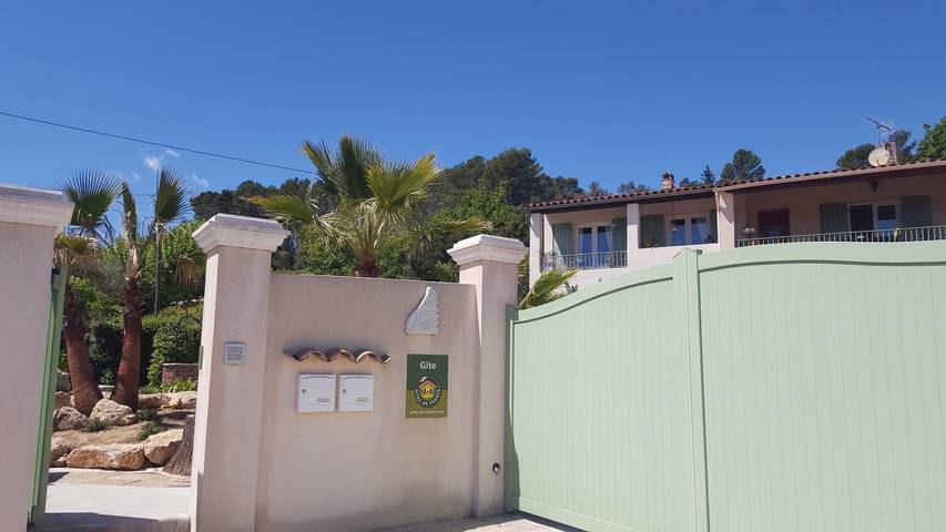 Gîte pour 4 personnes, avec piscine ainsi que jardin et vue dans le Var - 2
