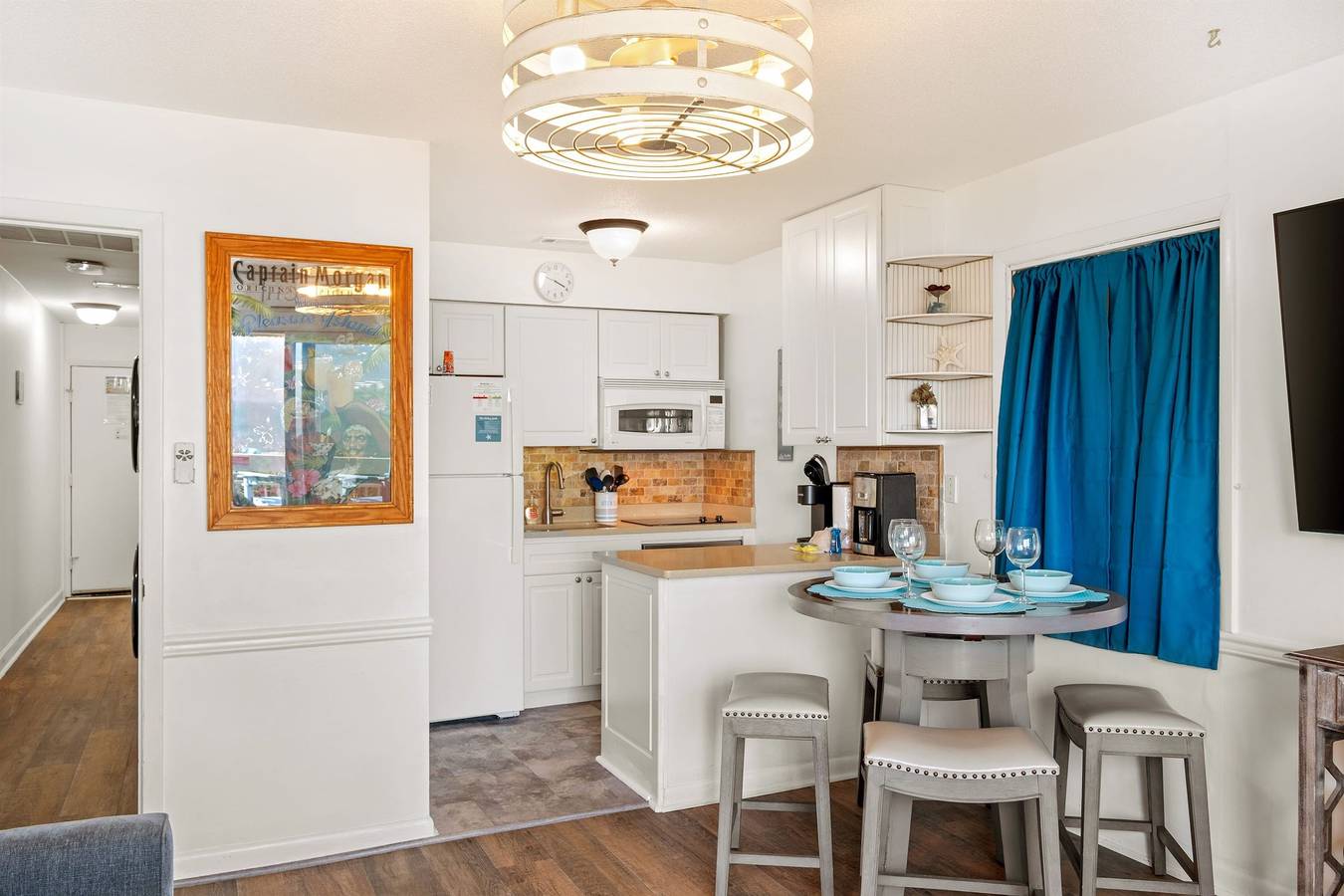 Entire apartment, Breakers 324 Oceanfront Hilton Head Condo Direct Beach Access in Coligny Beach, Shipyard Plantation