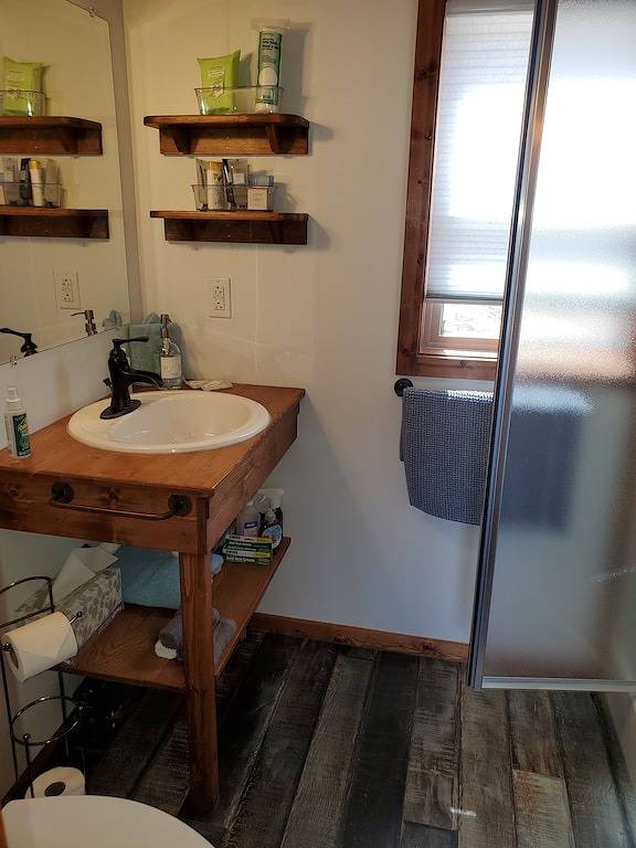 Tiny Cabin-Lakefront Perfect Escape for 1 or 2 Guests; King Size Bed in Loft. in Beaver Lake