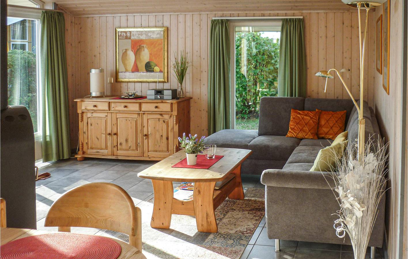 Gemütliche Wohnung mit Terrasse, Parkplatz, TV in der Nähe von Badestelle Mili Beach in Rechlin, Müritz