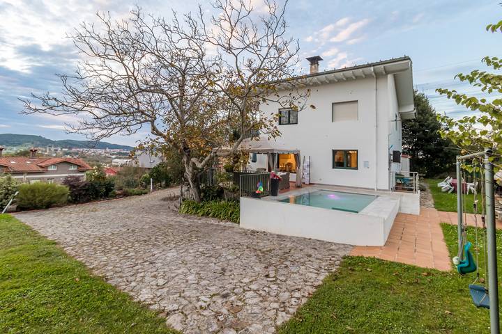 Casa rural para 12 personas, con Balcón y Jardín en 
