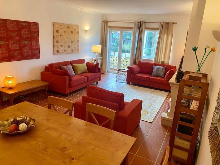 Casas e apartamentos de temporada para 8 pessoas, com jardim e piscina e ainda vista and piscina infantil em Amoreira
