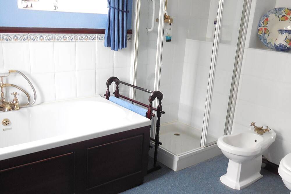 Beamed Rural Cottage in Secluded Area, Tranquil Retreat, Near Local Attractions in Barrow-in-Furness, Cumbria