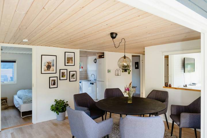 Ferieudlejning for 6 personer, med have og terrasse, børnevenlig i Egense