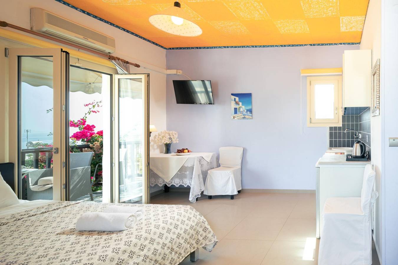 Entire holiday apartment, Sleeps 8 - Sea View - Apartment - Pool - Garden in Koutouloufari, Limenas Chersonisou
