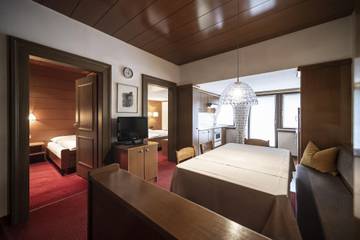 Gîte pour 6 personnes, avec jardin, adapté aux familles à St. Ulrich in Gröden