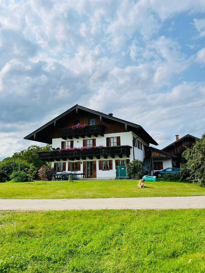Ferienwohnung für 6 Personen, mit Balkon und Terrasse sowie Garten in Laufen