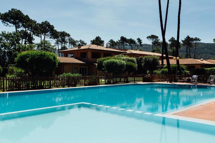 Aparthotel para 4 personas, con piscina para niños además de piscina y jardín - 1