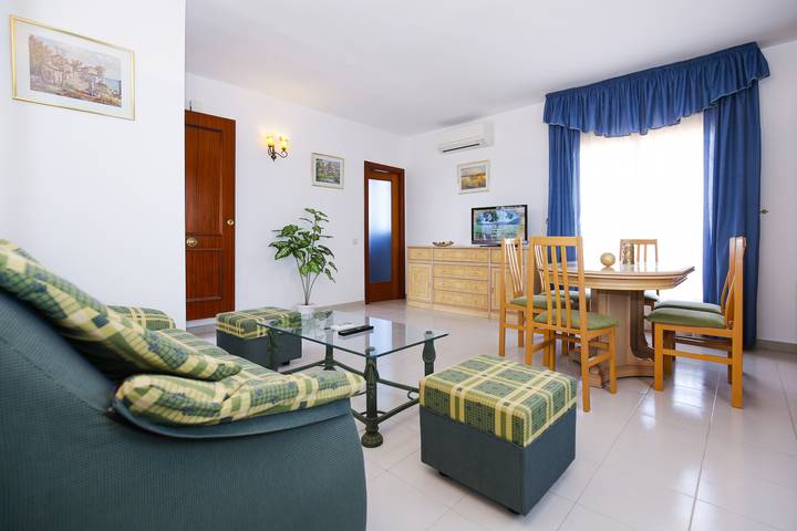 Gîte pour 6 personnes, avec piscine ainsi que balcon et vue dans La Pineda - 3