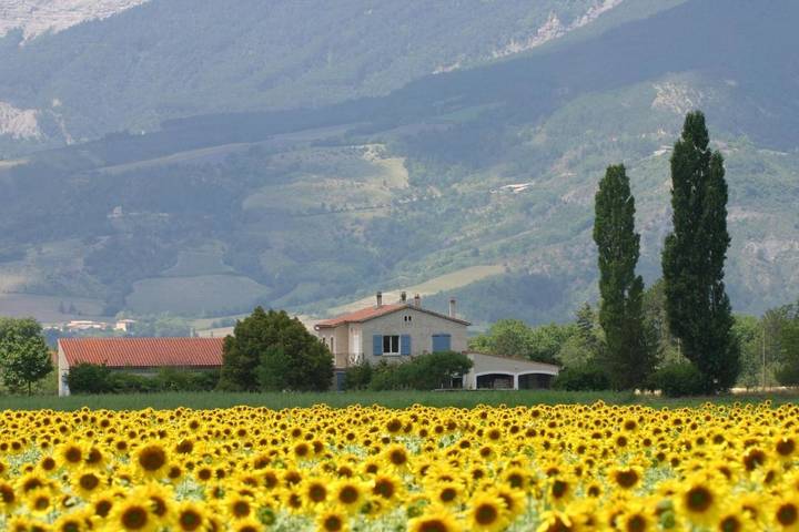Gîte pour 7 personnes, avec jardin ainsi que piscine et vue, animaux acceptés à Menglon