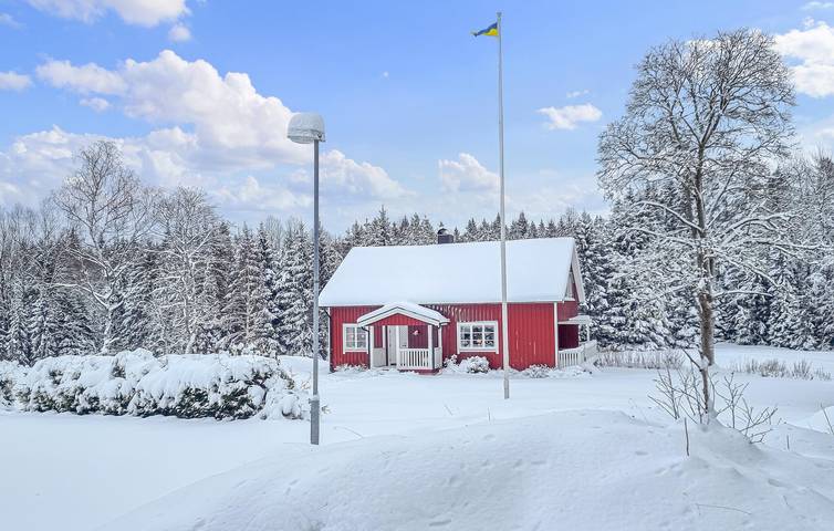 Hus för 4 Personer med trädgård in Dalsland