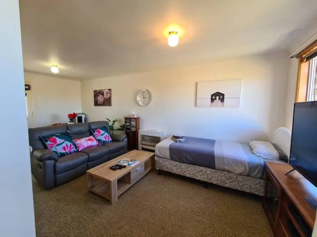 Entire apartment, Relax in Waratah's Waterfall Retreat Unit 1, Free Pay Tv In 2 Rooms & Free Wifi in Tasmania