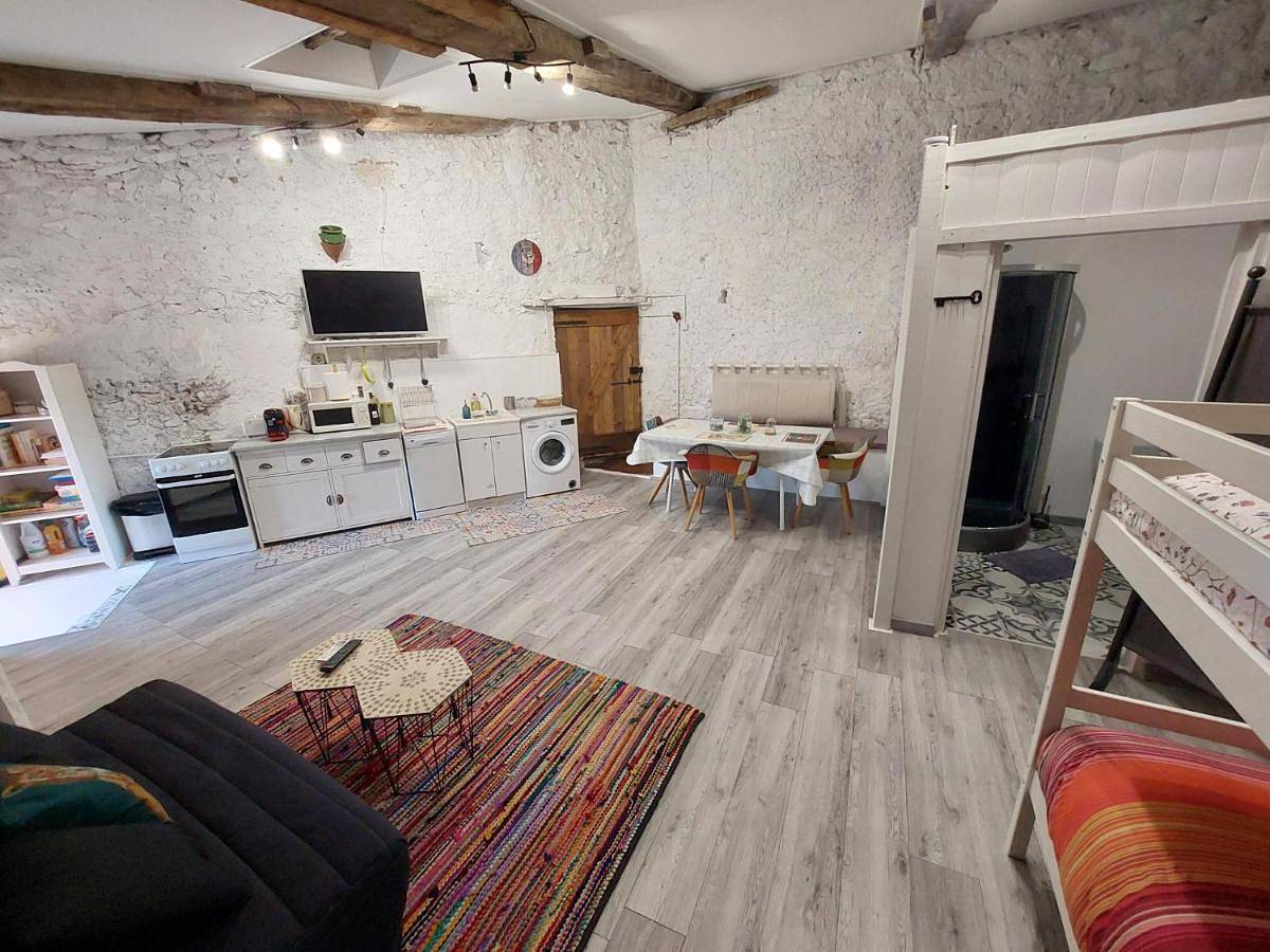 Appartement entier, One-Bedroom Apartment in Tuchan, Côte méditerranéenne (France)
