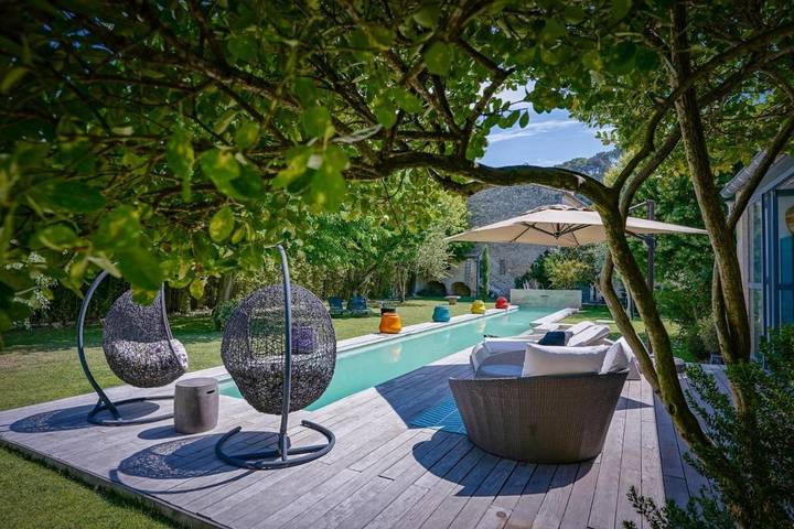 Ferienhaus für 24 Personen, mit Balkon und Terrasse sowie Garten und Pool