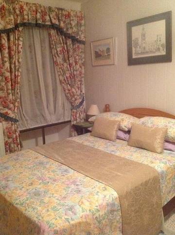 Cottage pour 2 personnes, avec vue ainsi que terrasse et jardin à Auriac-Lagast