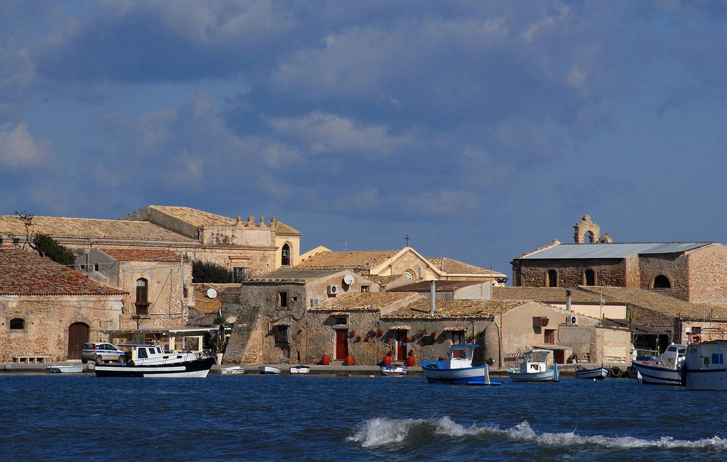 Ganze Ferienwohnung, Oase am Meer mit Pool und WLAN, 1,5 km vom Strand Agua entfernt in Marzamemi, Noto und Umgebung