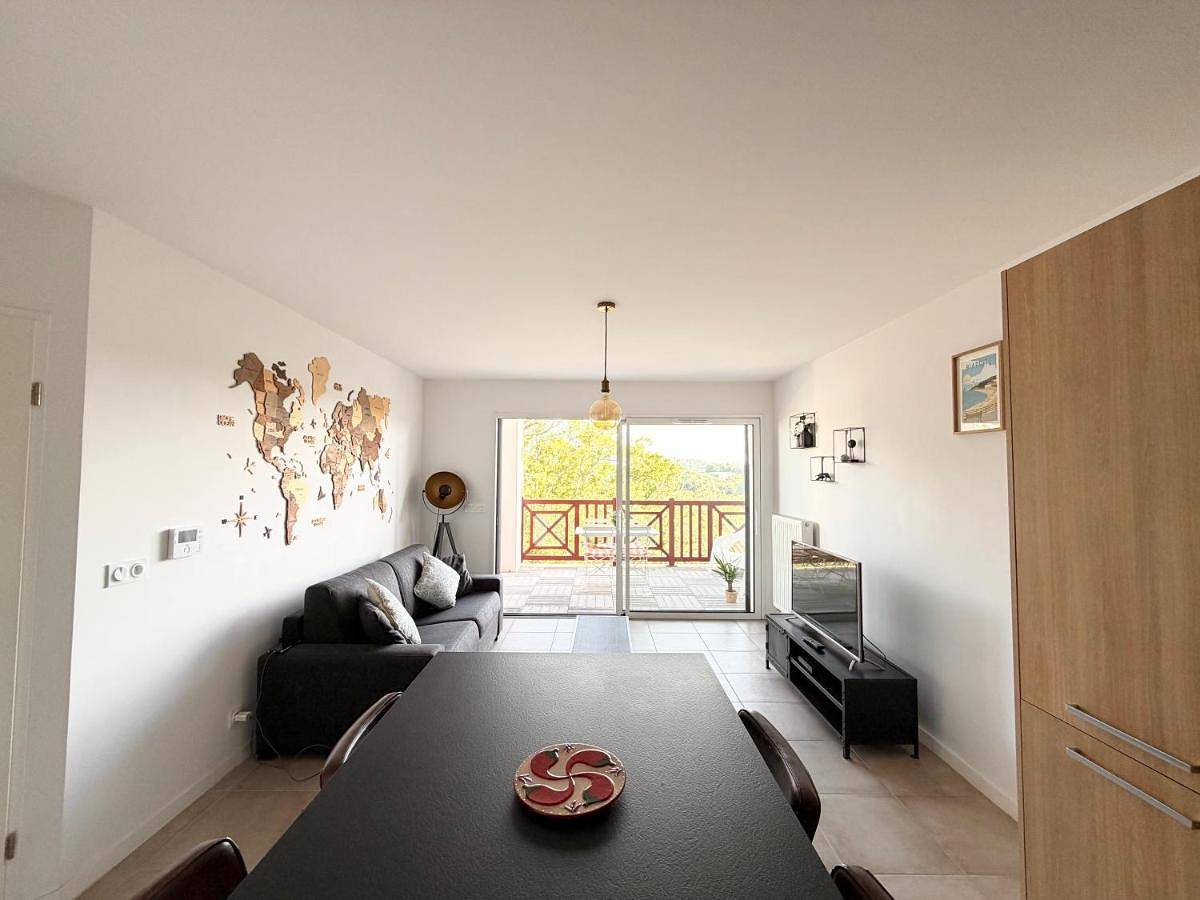 Appartement entier, Vue Rhune - Parking -Proche Bayonne in Saint-Pierre-d'Irube, Région de Bayonne