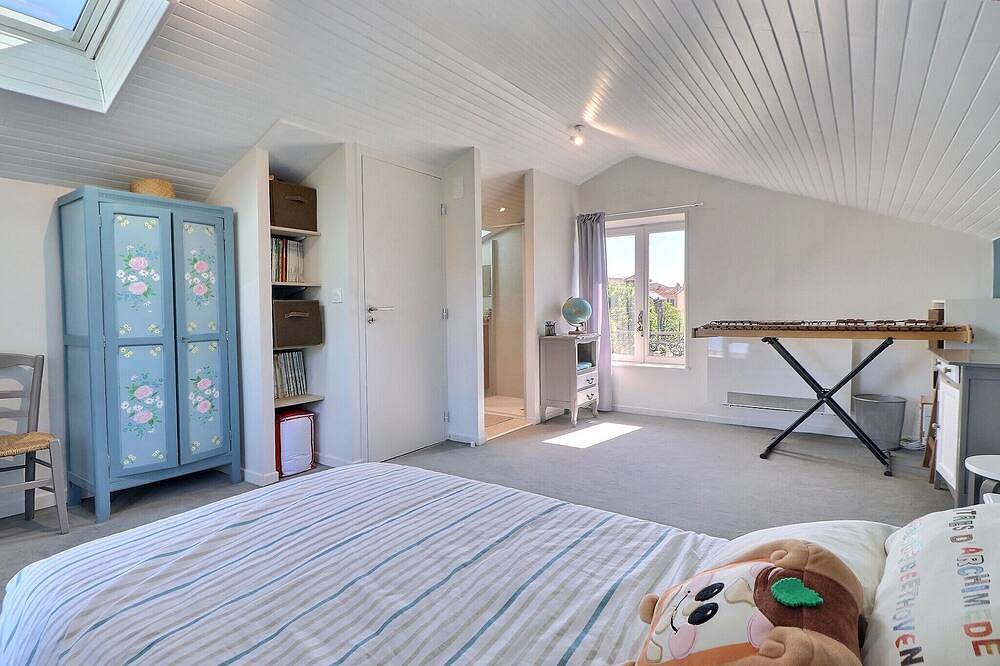 Clos du Cèdre - High-End Family Home with Spacious Garden, Pool, Parking in Caluire-et-Cuire, Lyon und Umgebung