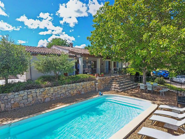 Gîte pour 6 personnes, avec piscine, adapté aux familles à Salernes