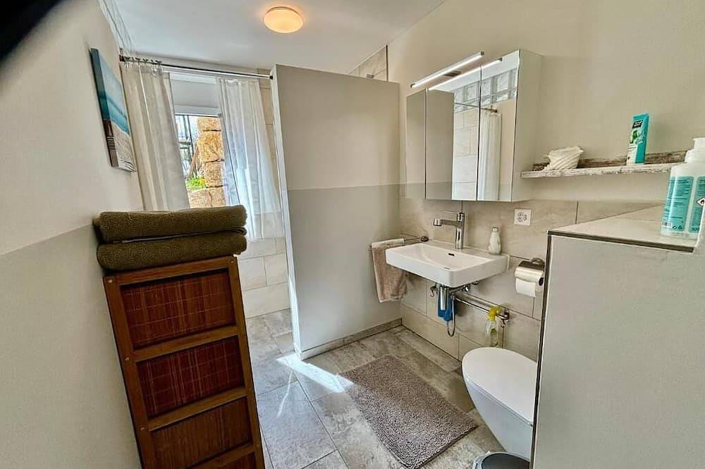 West-Side doubleroom + Singlebed/shower Wc/outside veranda/Castel & Garden view in Zullwil, Kanton Solothurn